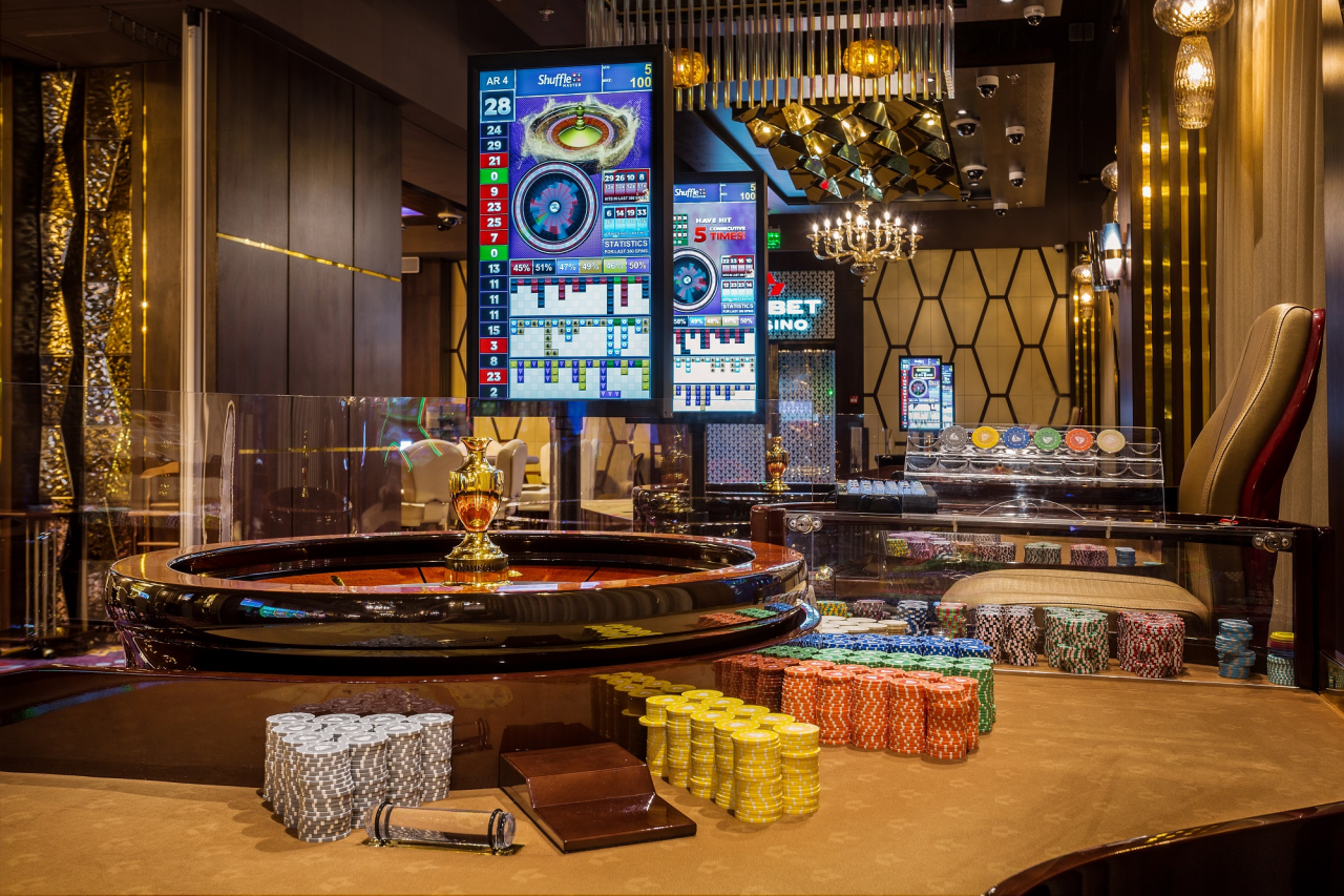 The stylish entrance and reception area of ​​the Delmoraxis restaurant casino
